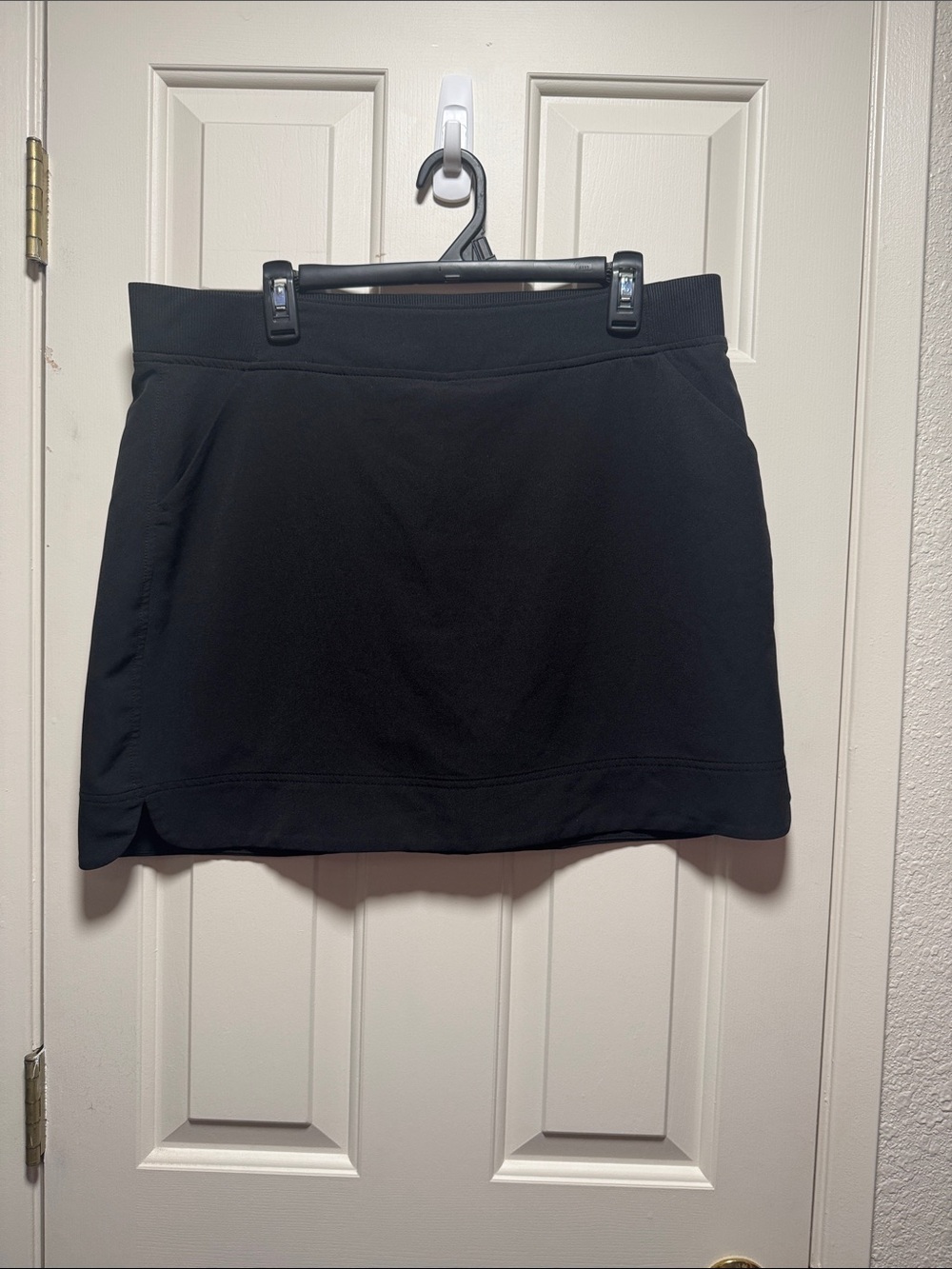 Black Athletic Skort with Side Pockets Size L